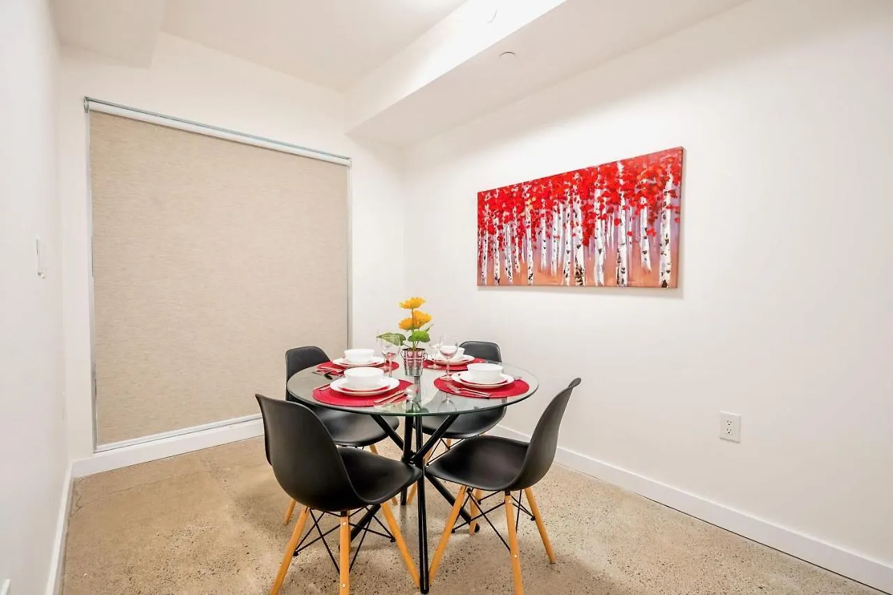 Spacious 2Br Apartment - Stunning View Of Cn Tower Toronto Canada